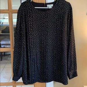 Black and gold blouse.